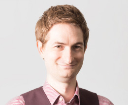 クリストファー・ヒューズ氏